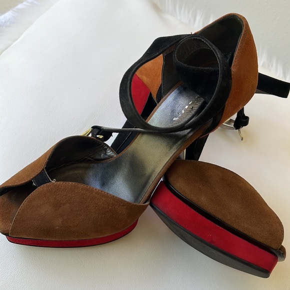 Prada shoes - Picture 2 of 3